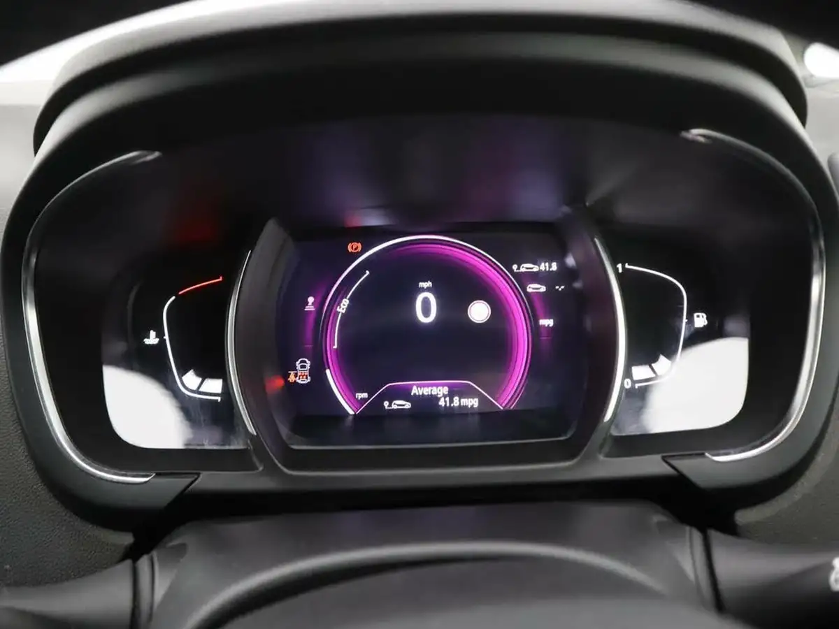 2020-renault-grand-scenic-13-tce-iconic-big-10