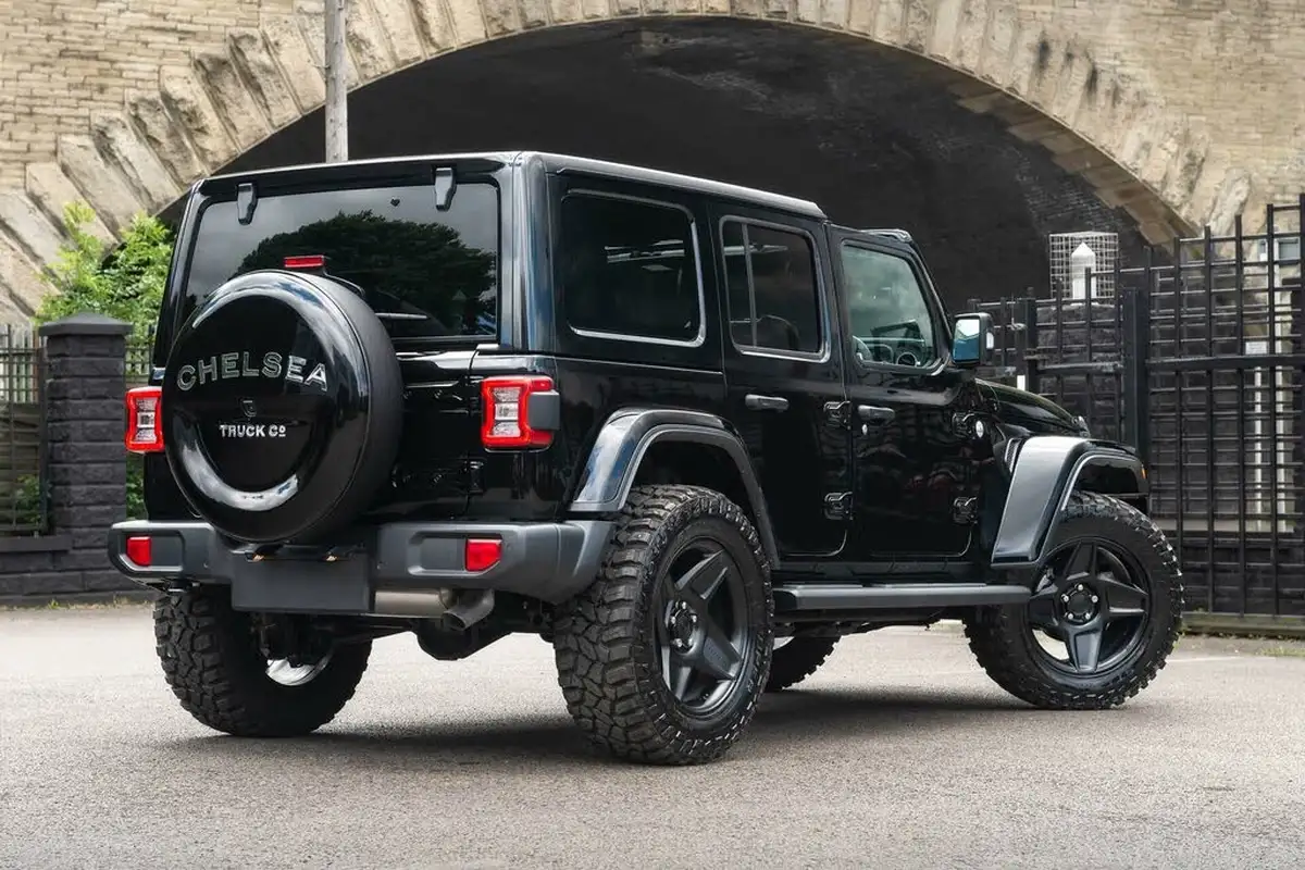 2025-jeep-wrangler-20-gme-sahara-big-8