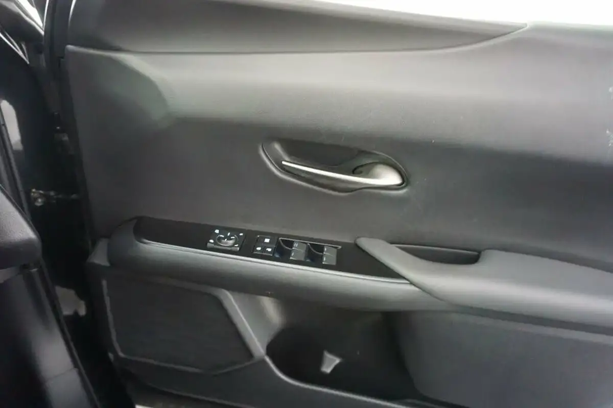 2019-lexus-ux-250h-20-ux-big-19