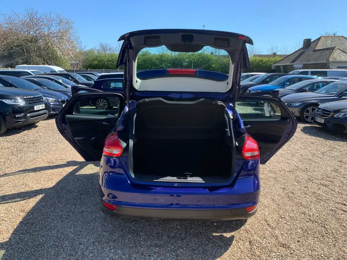 2015-ford-focus-16tdci-zetec-hatchback-big-32