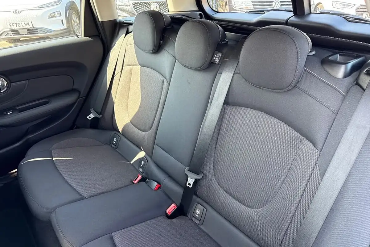 2021-mini-clubman-15-cooper-classic-auto-big-17