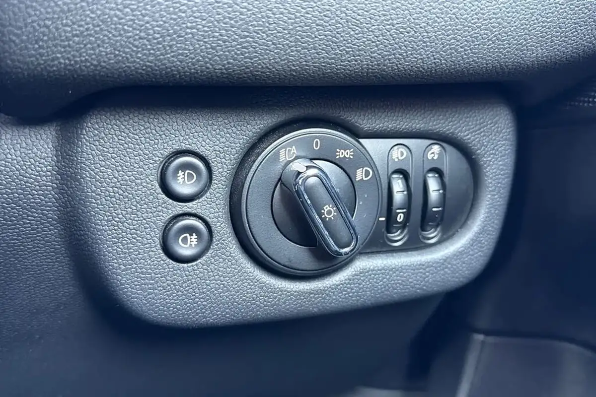 2021-mini-clubman-15-cooper-classic-auto-big-41