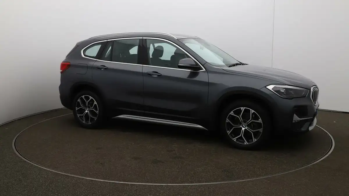 2020-bmw-x1-15-sdrive18i-xline-big-35