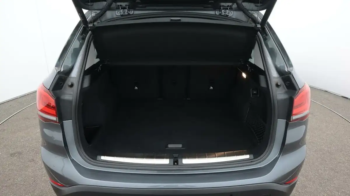 2020-bmw-x1-15-sdrive18i-xline-big-17
