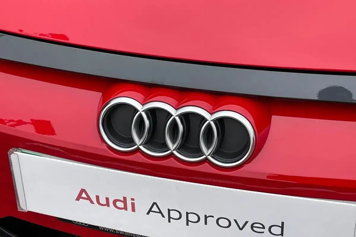 2022-audi-e-tron-gt-e-big-24