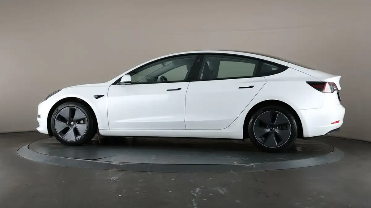 2021-tesla-model-3-e-long-range-awd-big-27