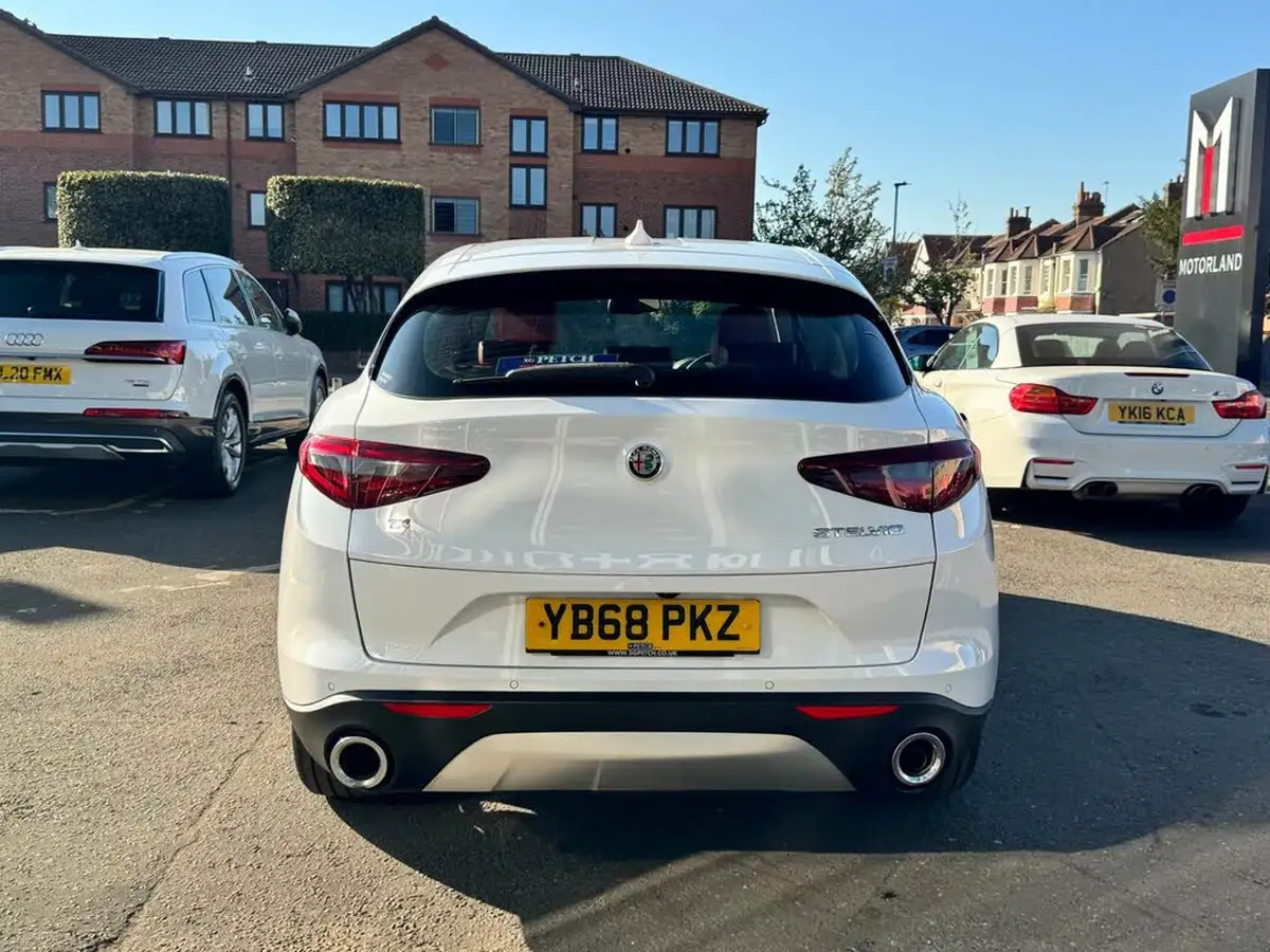 2018-alfa-romeo-stelvio-22td-speciale-207bhp-big-8