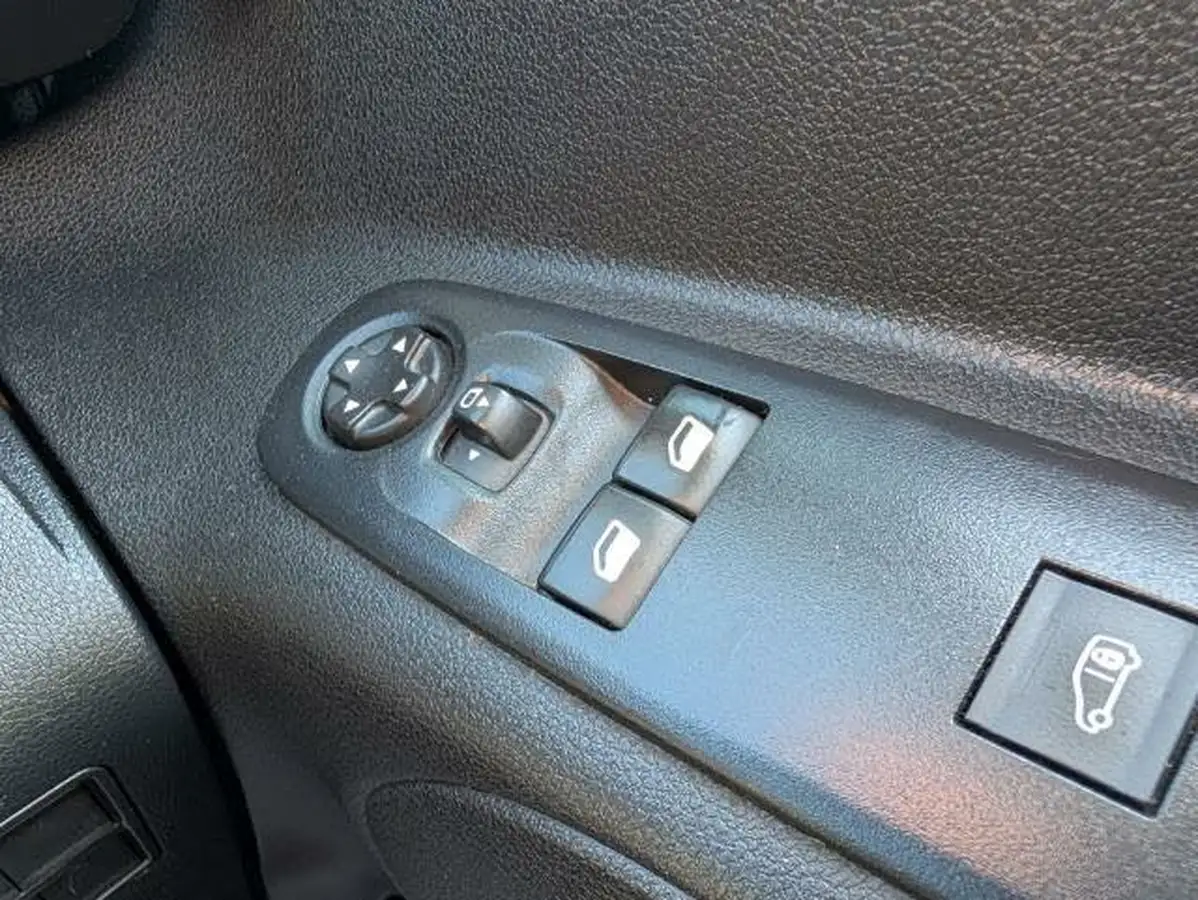 2021-peugeot-partner-15-bluehdi-1000-professional-100ps-eu6dt-panel-big-17