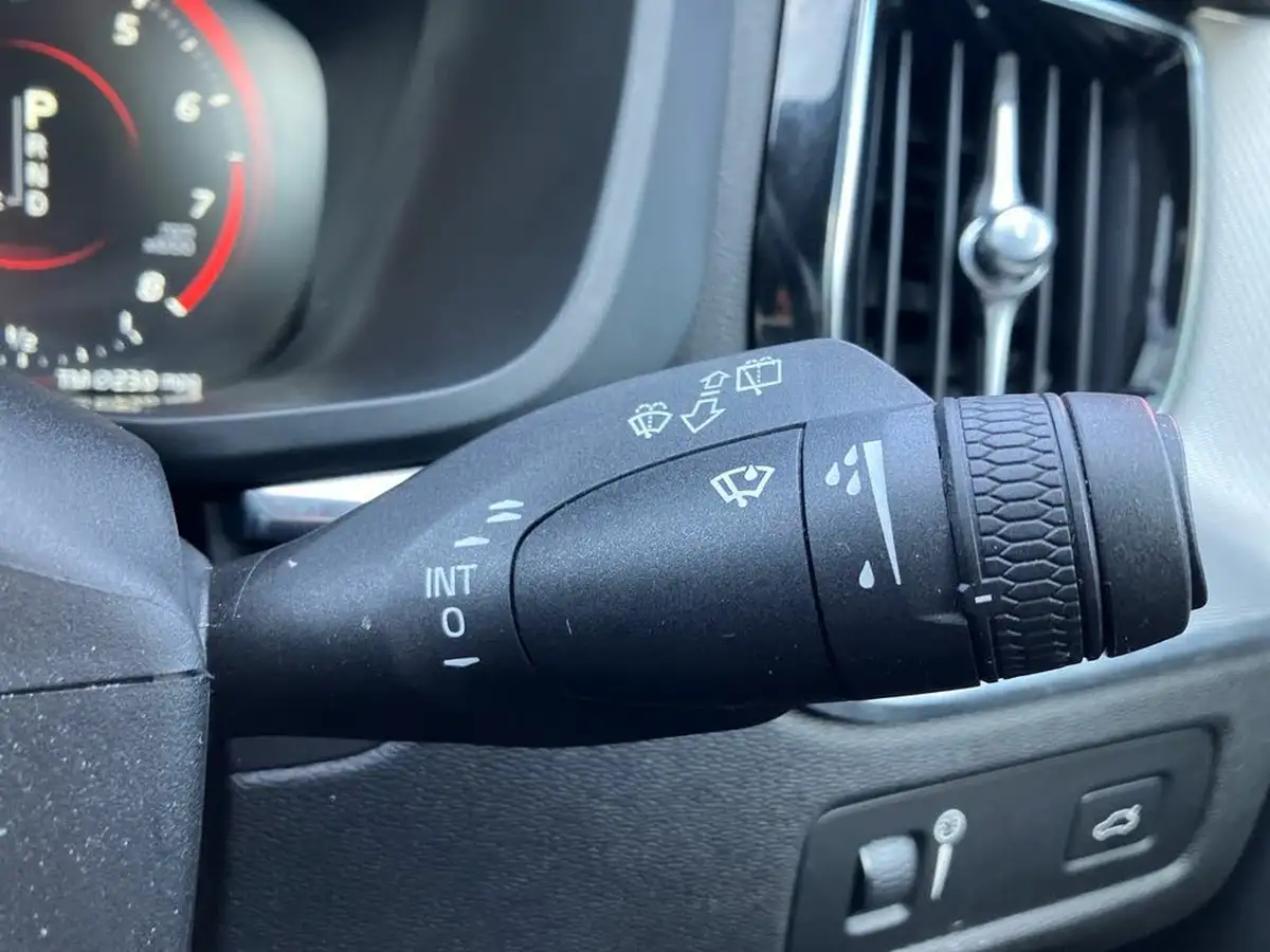 2019-volvo-xc60-20-t5-r-design-awd-big-31