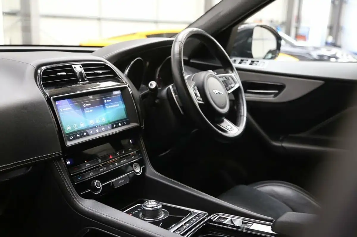 2019-jaguar-f-pace-20-i4d-r-sport-180ps-ss-auto-big-27
