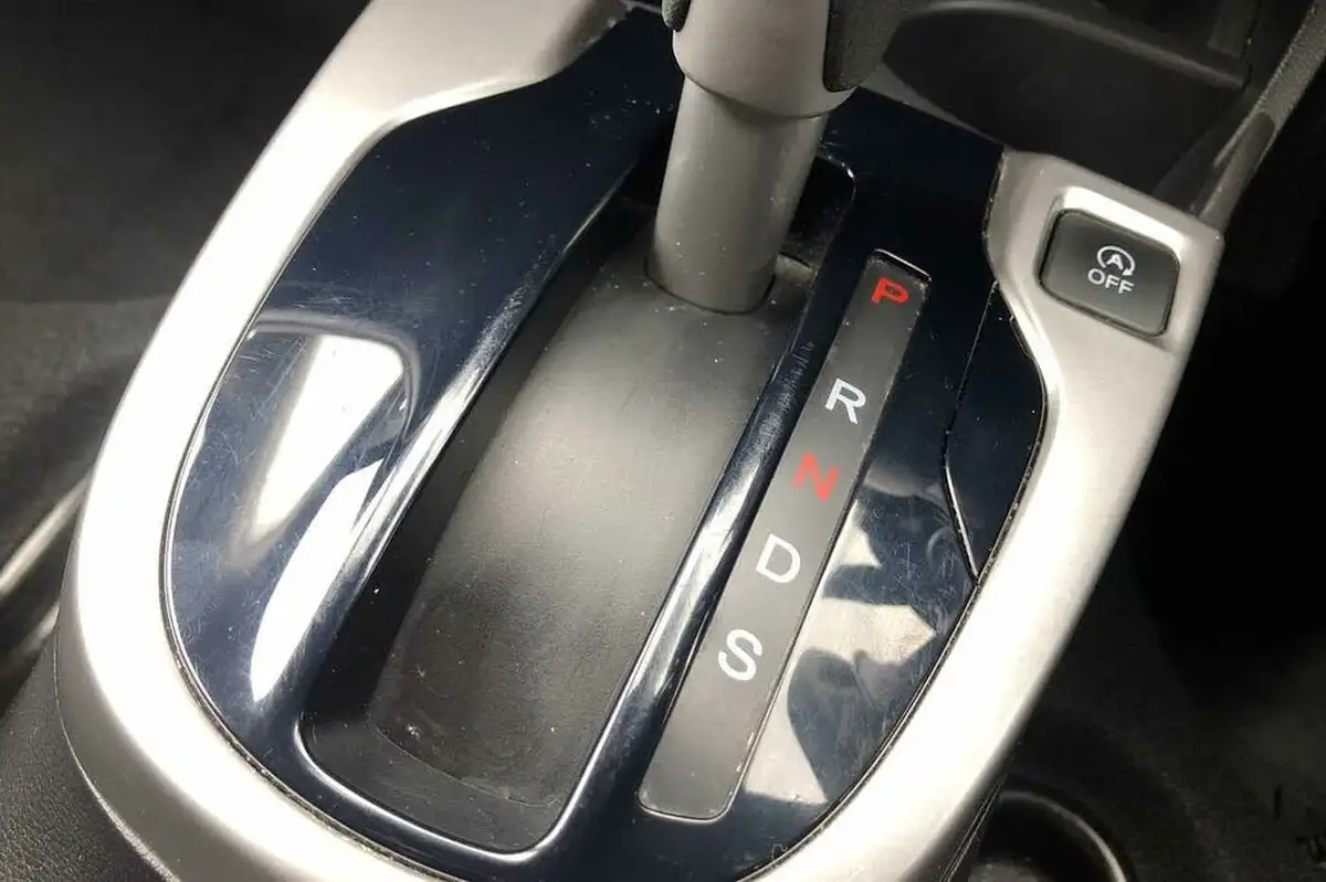 2019-honda-jazz-13-i-vtec-se-cvt-big-38