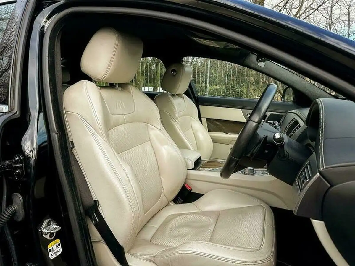 2010-jaguar-xf-50-xfr-big-35