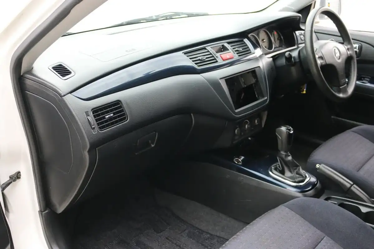 2002-mitsubishi-lancer-big-47