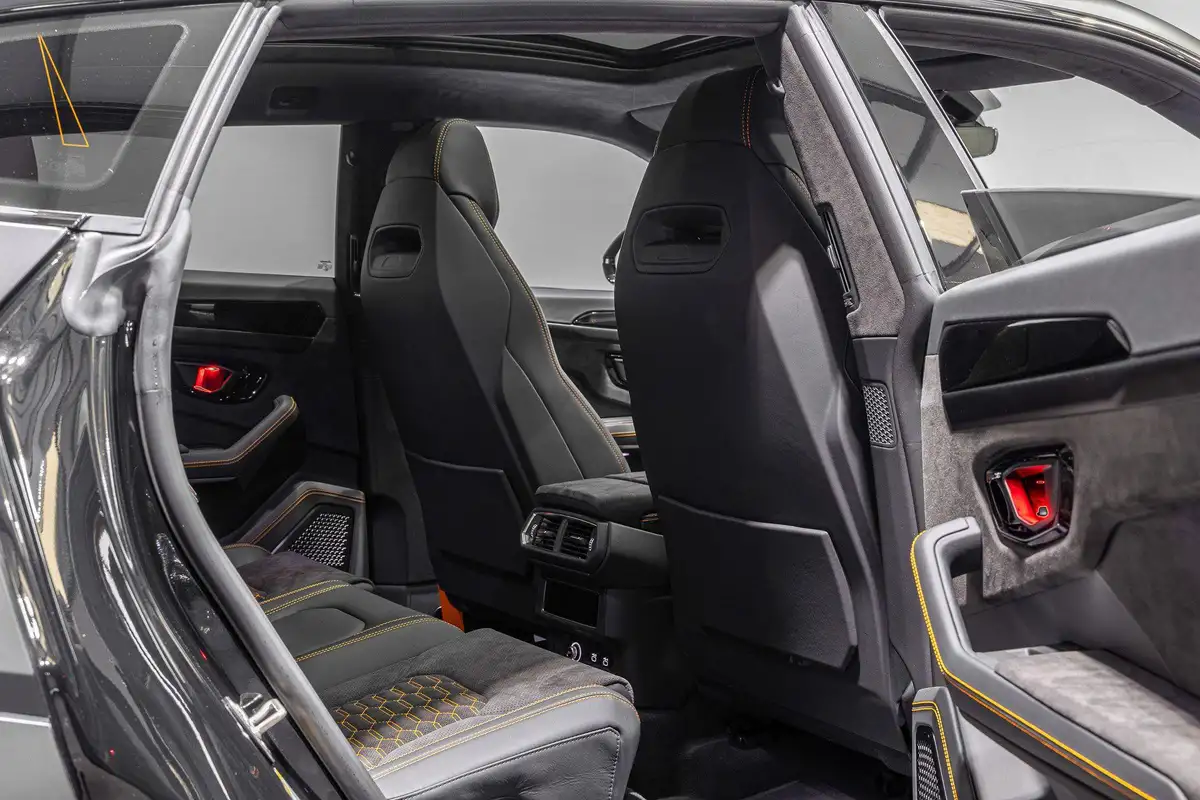 2023-lamborghini-urus-40-no-trim-big-17