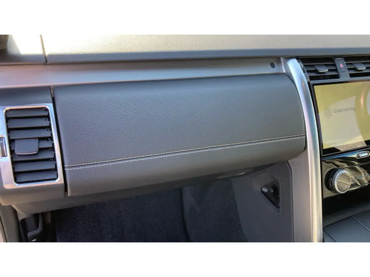 2022-land-rover-discovery-30-d300-r-dynamic-hse-big-25