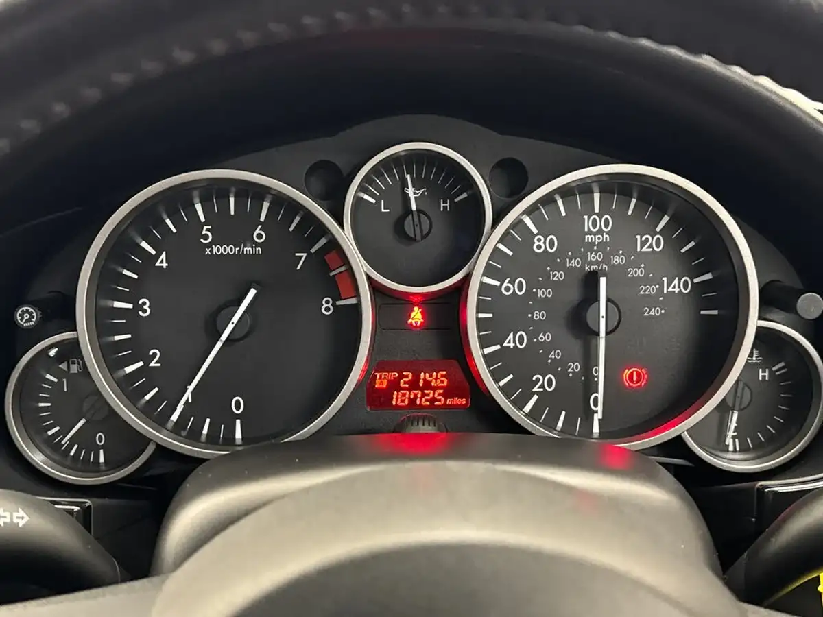2015-mazda-mx-5-20-roadster-sport-tech-nav-big-17