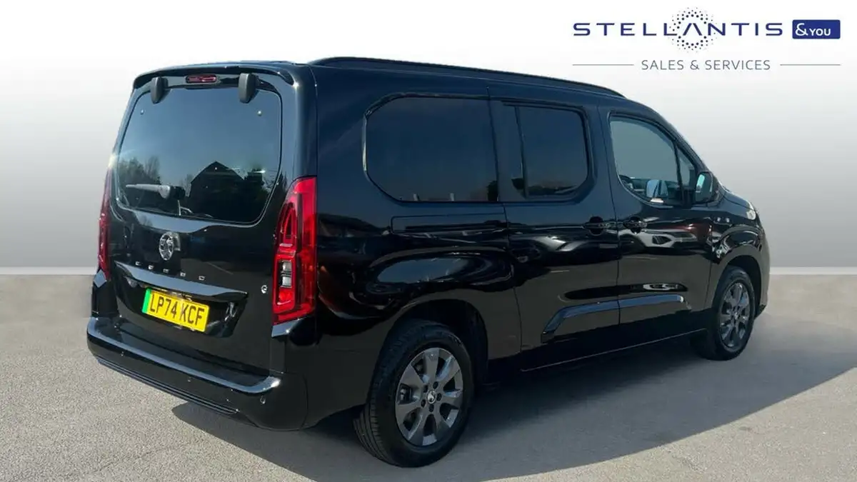 2024-vauxhall-combo-life-e-ultimate-xl-7st-big-2