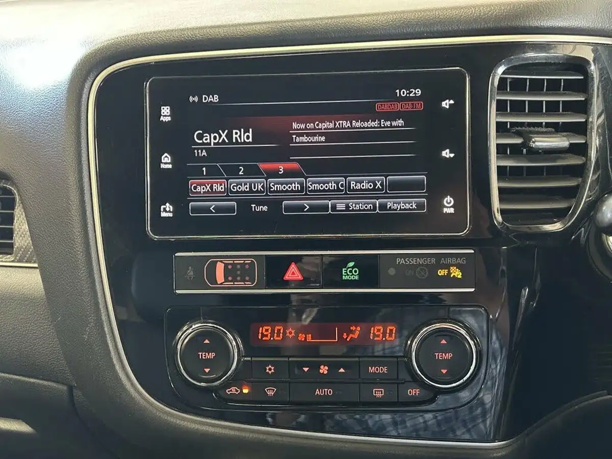 2019-mitsubishi-outlander-24-4h-phev-big-40