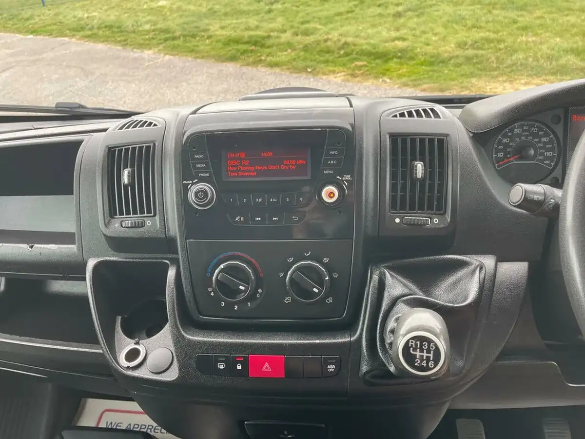 2015-citroen-relay-22td-35-l3-130-luton-big-32