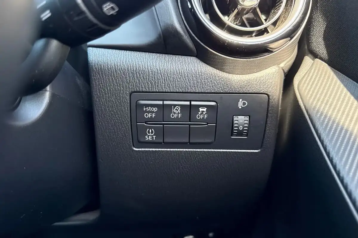 2019-mazda-mazda2-15-se-l-nav-big-38