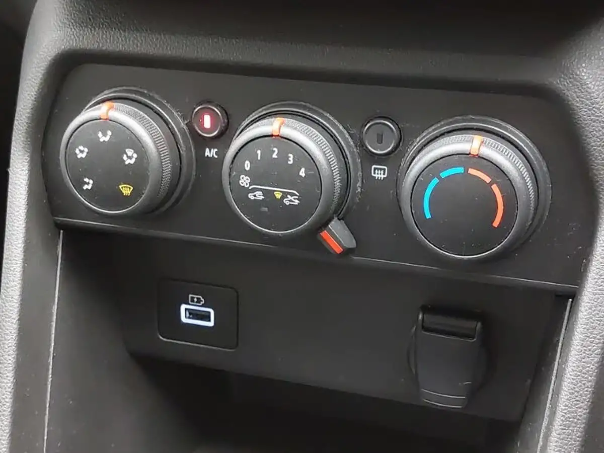 2022-dacia-sandero-10-tce-comfort-90bhp-big-13
