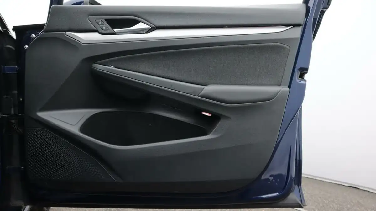 2022-volkswagen-golf-15-tsi-life-150ps-hatchback-big-15
