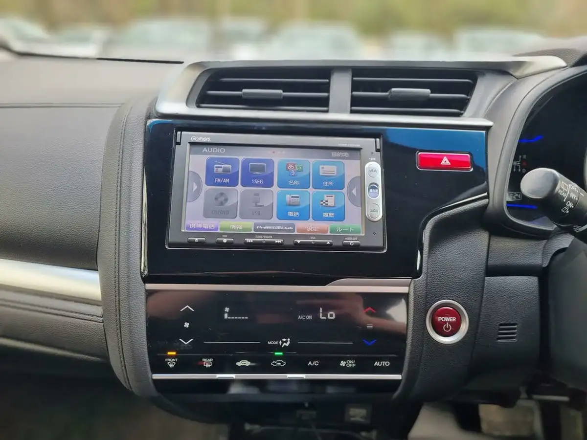 2014-honda-fit-hybrid-big-53