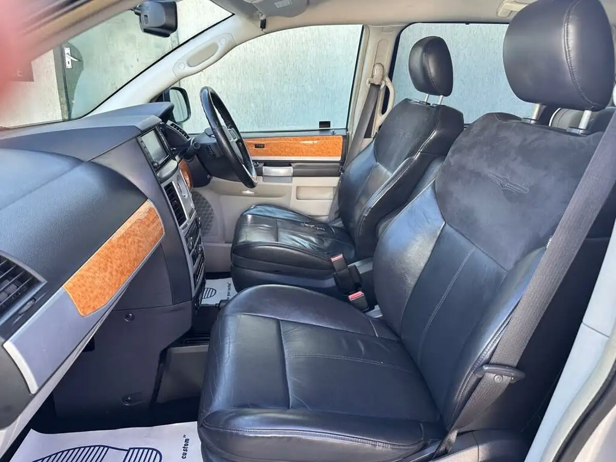 2010-chrysler-grand-voyager-28td-limited-2776cc-big-11