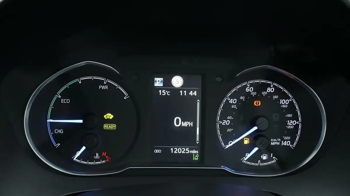 2017-toyota-yaris-15-vvt-i-icon-98bhp-hybrid-e-cvt-big-10