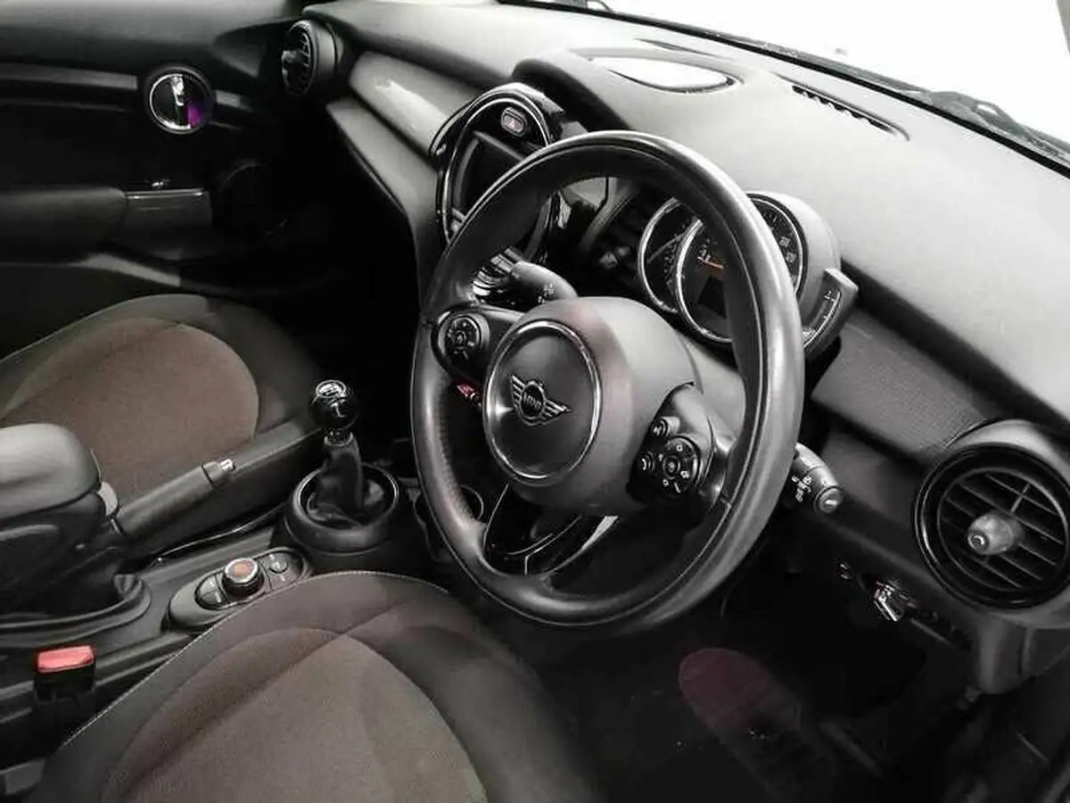 2019-mini-cooper-15-cooper-classic-hatchback-5d-big-15