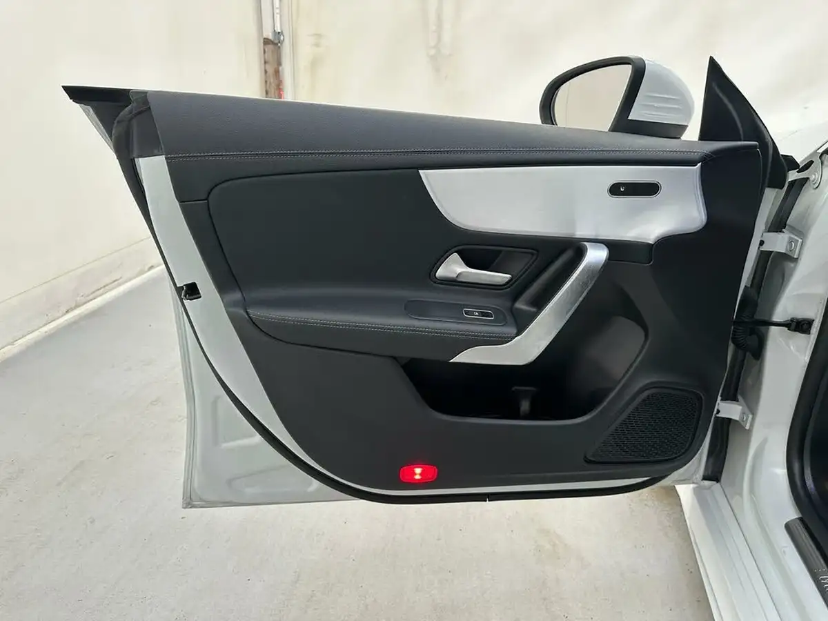 2022-mercedes-benz-cla-13-cla-200-amg-line-shooting-brake-5d-big-32