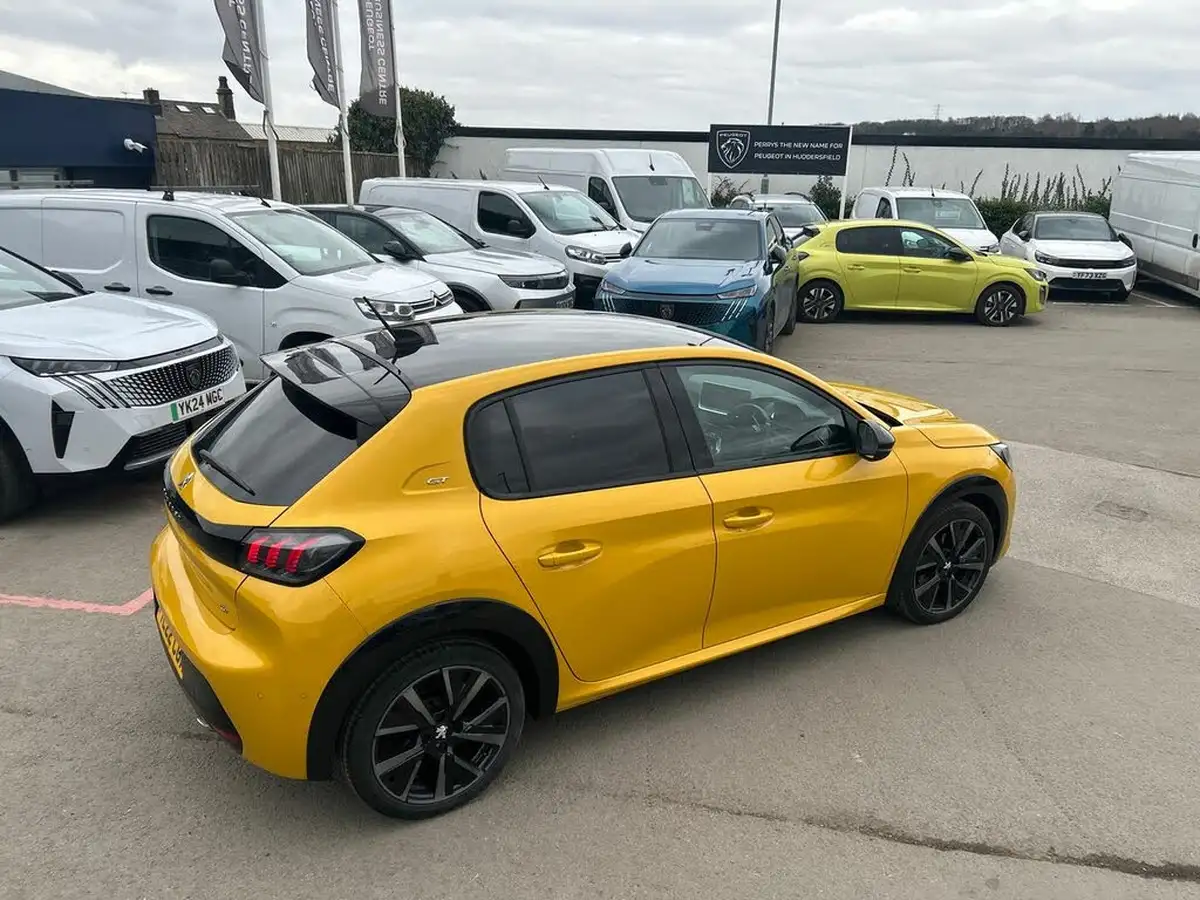 2022-peugeot-208-12-puretech-gt-premium-100bhp-big-24