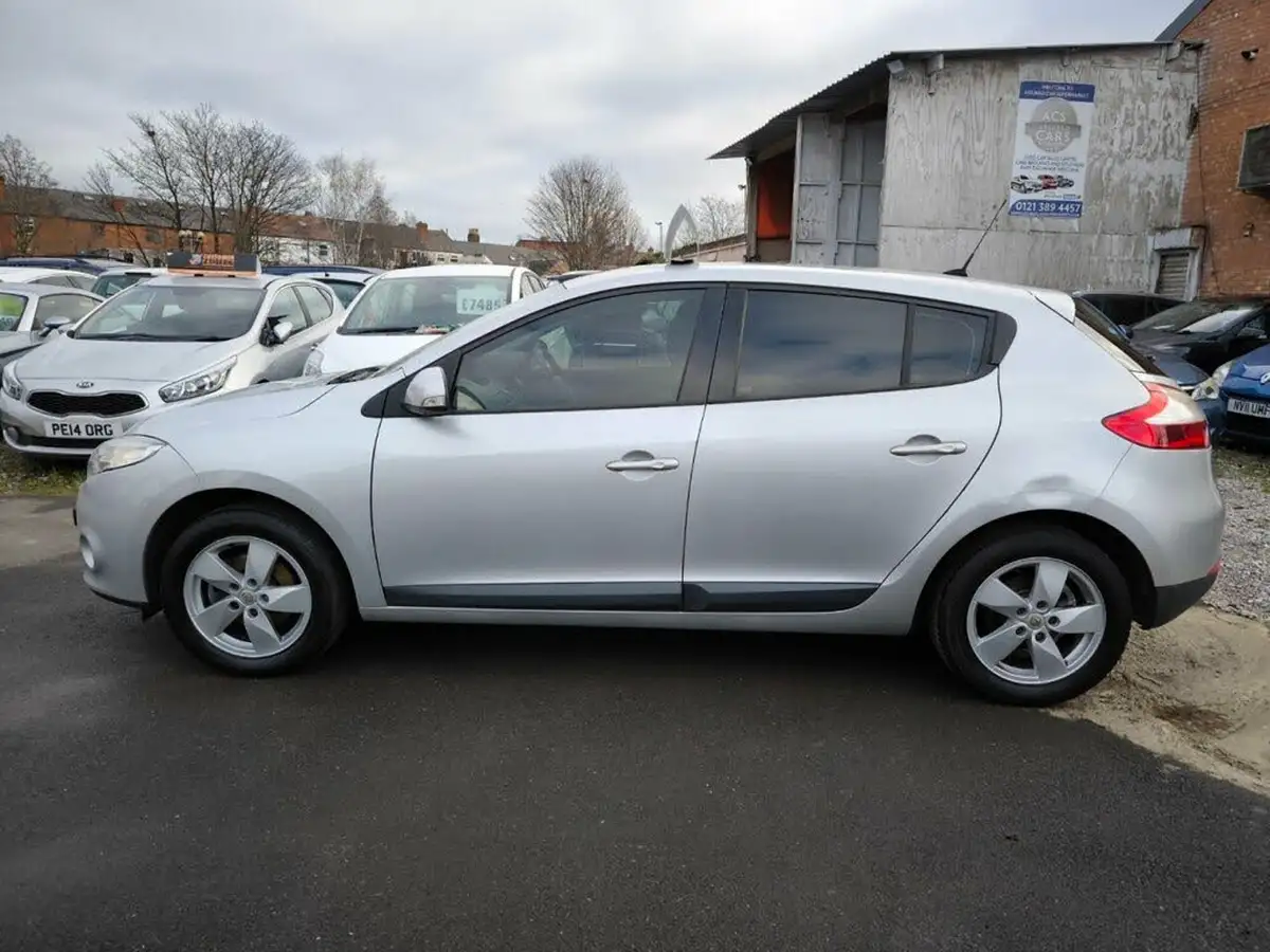 2011-renault-megane-16-dynamique-tom-tom-vvt-110-hatchback-5d-big-6