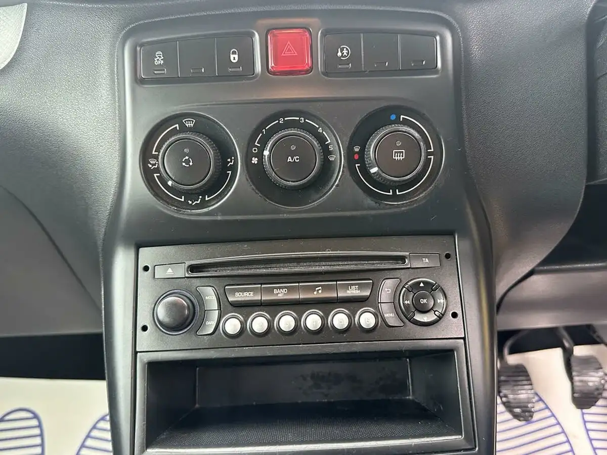 2014-citroen-c3-picasso-14-selection-big-33
