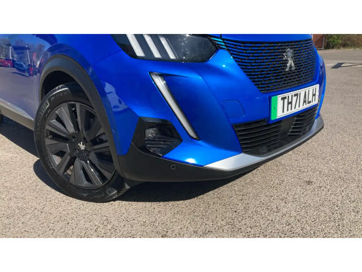 2022-peugeot-2008-suv-e-gt-premium-big-38
