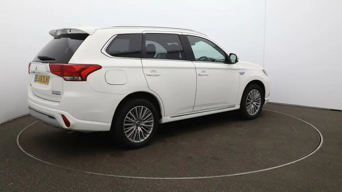 2018-mitsubishi-outlander-24-4h-phev-big-46
