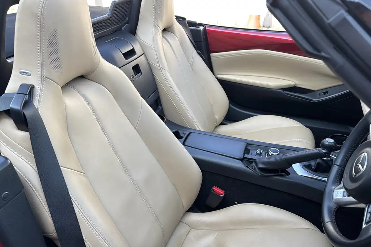 2015-mazda-mx-5-15-sport-nav-big-10