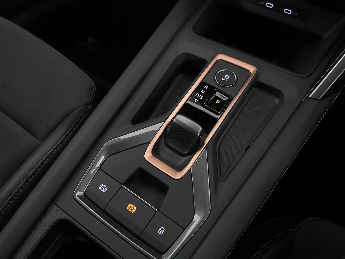 2024-cupra-formentor-15-e-hybrid-vz1-big-48