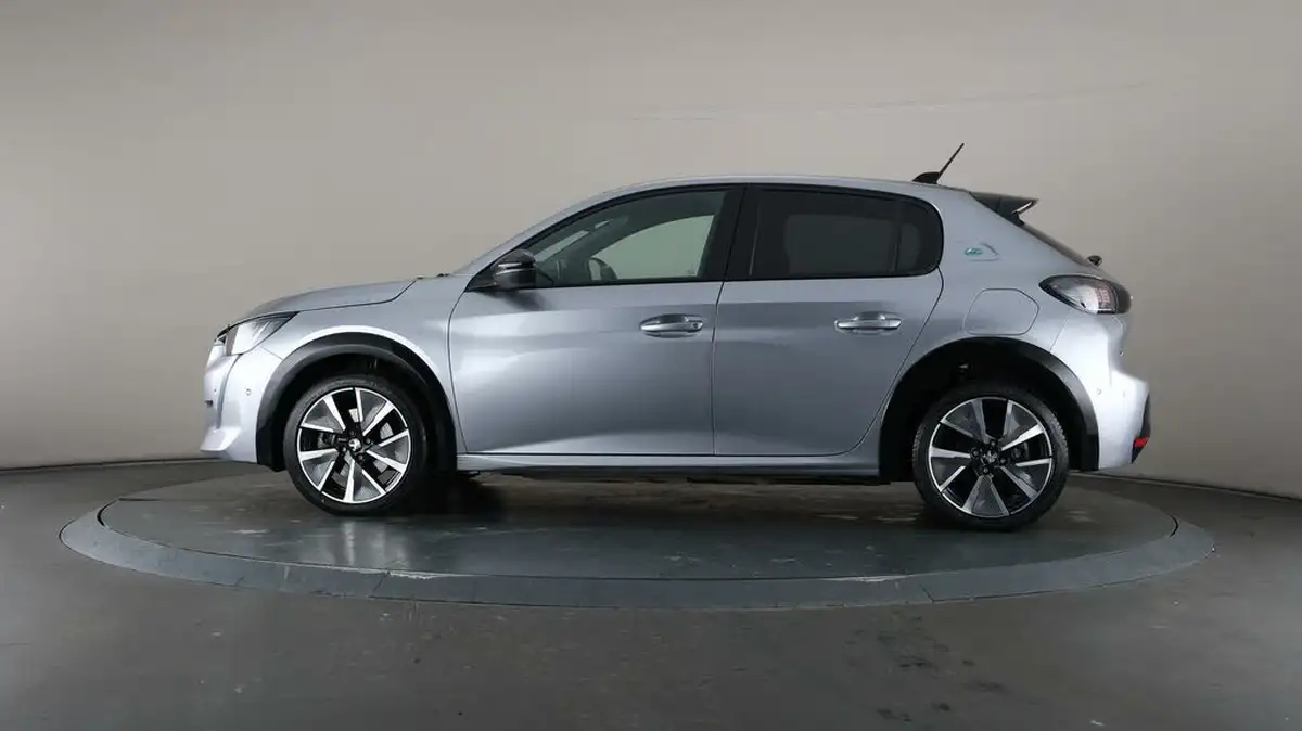 2021-peugeot-208-e-gt-50kwh-big-4