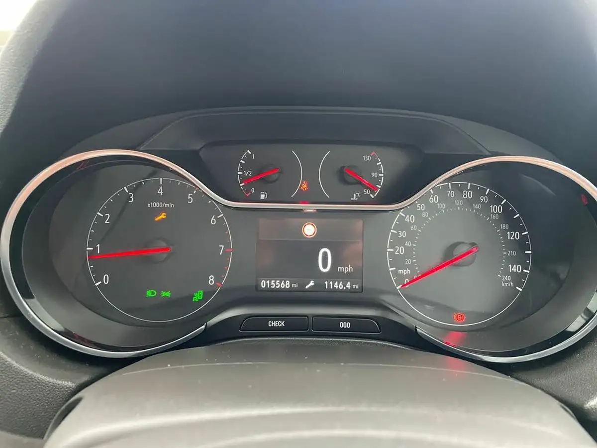 2020-vauxhall-grandland-x-12-sri-nav-big-17