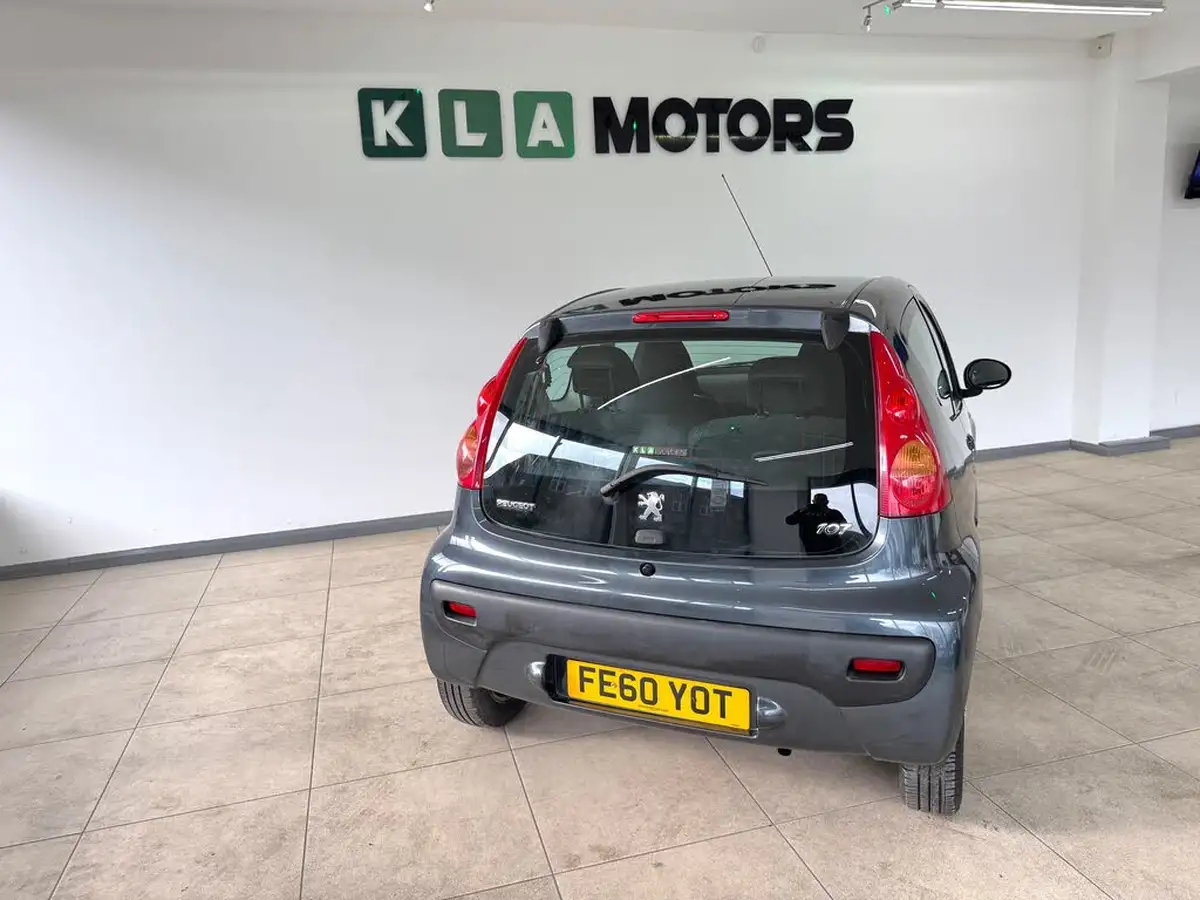 2010-peugeot-107-10-millesim-3d-big-3
