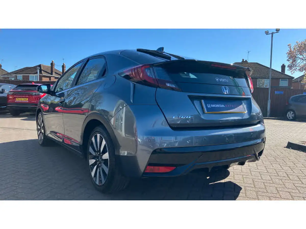 2016-honda-civic-18-i-vtec-se-plus-navi-ss-hatchback-big-18