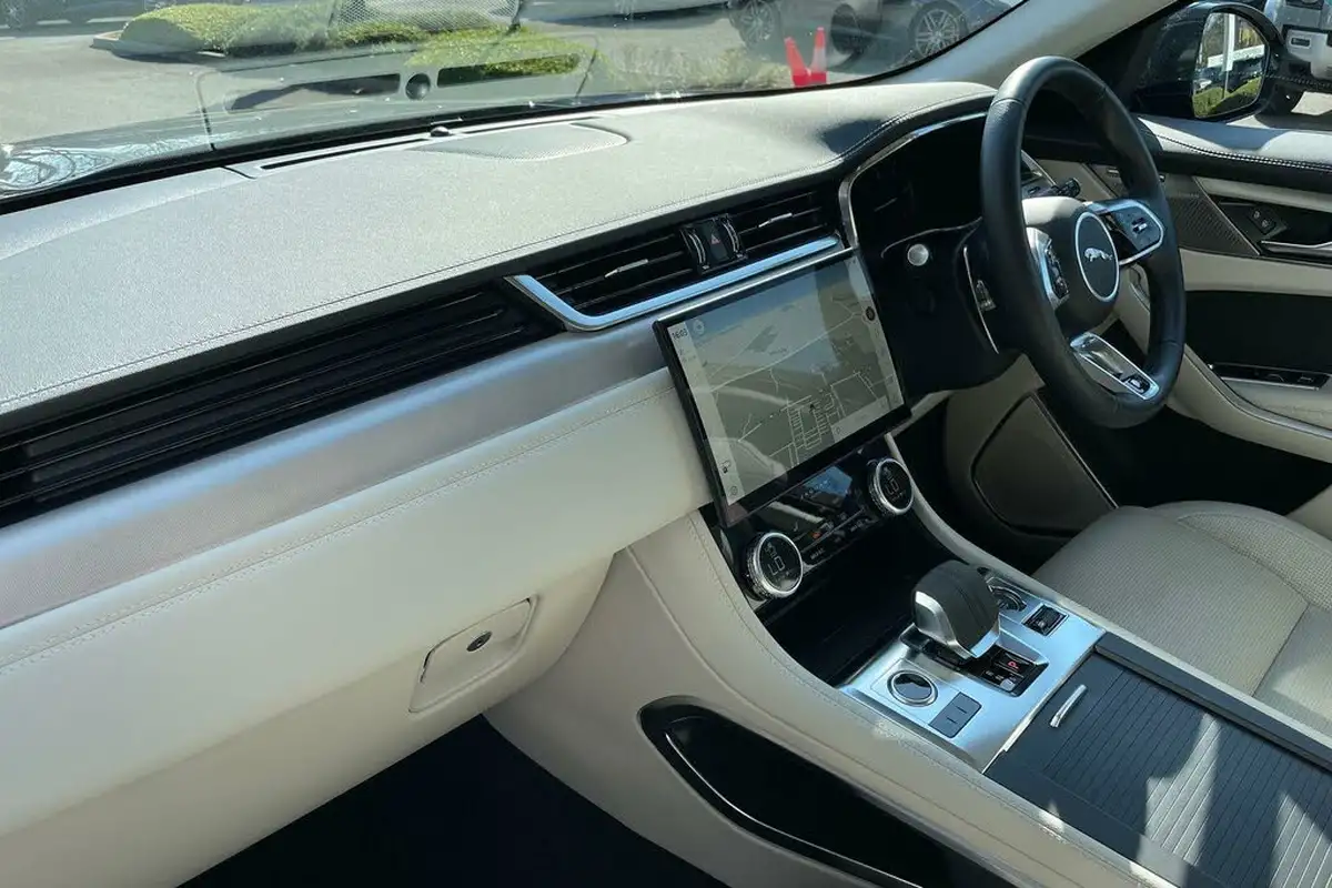 2023-jaguar-f-pace-20-d200-r-dynamic-se-big-32