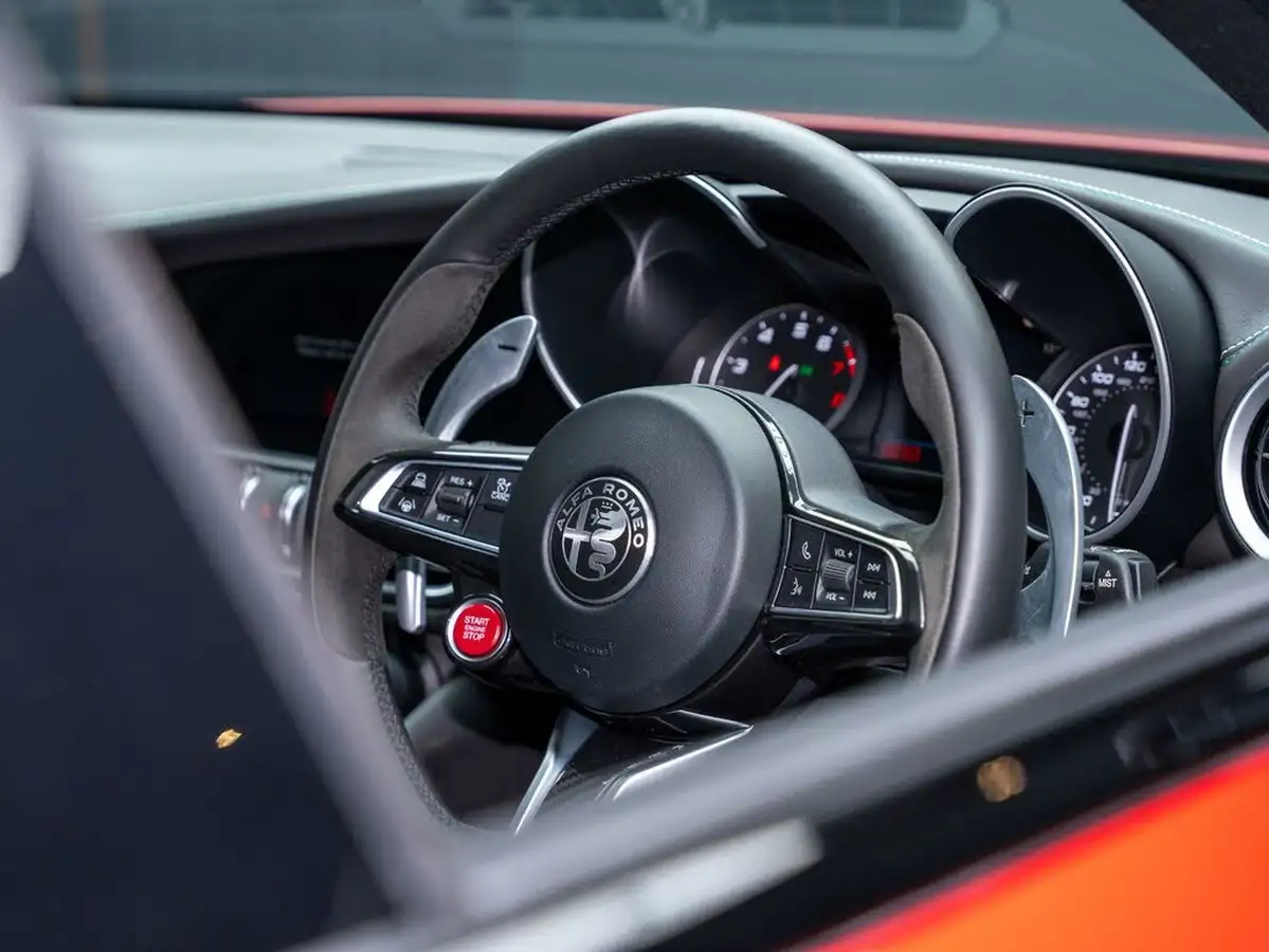 2022-alfa-romeo-giulia-29-biturbo-quadrifoglio-big-28