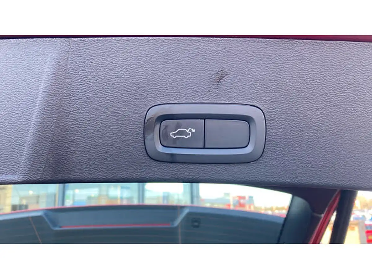 2021-volvo-xc40-15-t3-inscription-161bhp-big-45