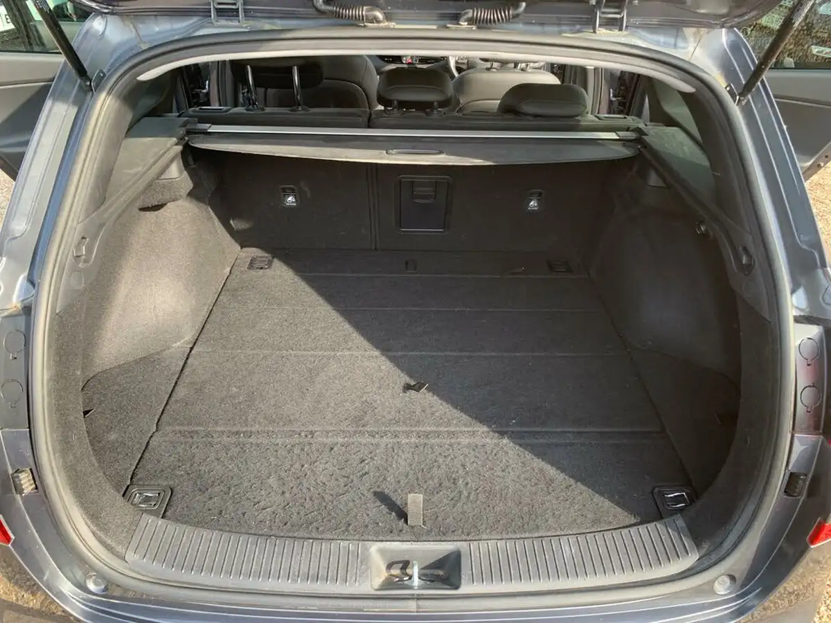 2017-hyundai-i30-14-t-gdi-premium-tourer-big-45