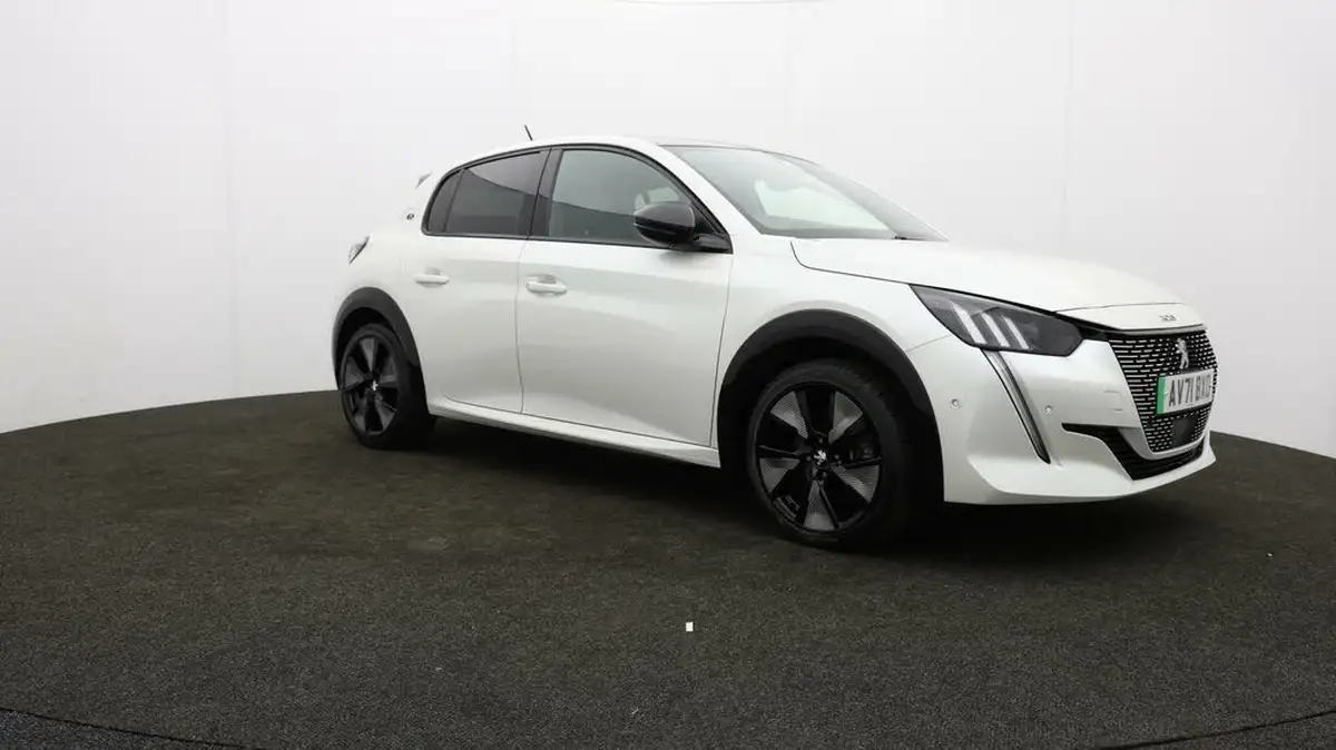 2021-peugeot-208-e-gt-premium-big-40