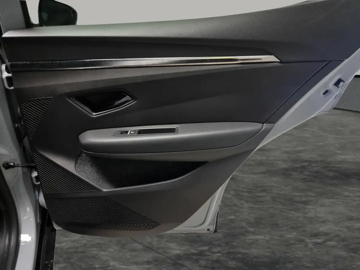2022-renault-megane-e-tech-e-techno-big-40