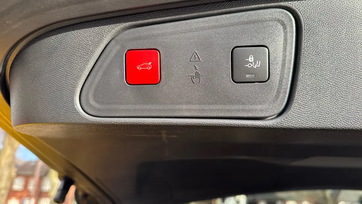 2022-peugeot-3008-suv-15-bluehdi-gt-premium-big-30