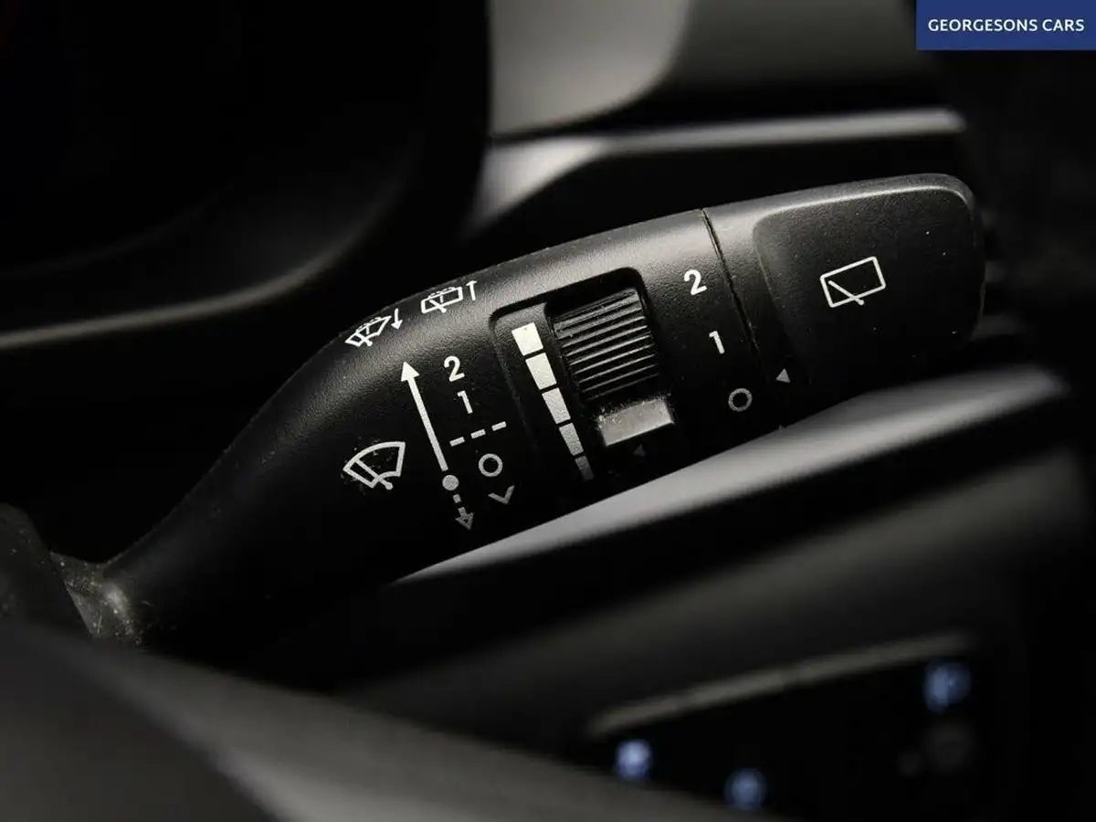 2022-hyundai-i20-10-t-gdi-se-connect-eclutch-imt-big-33
